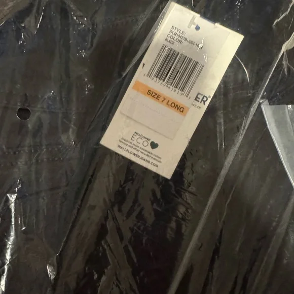 Wallflower Luscious Curvy Bootcut Jeans - NWT - Picture 5 of 6